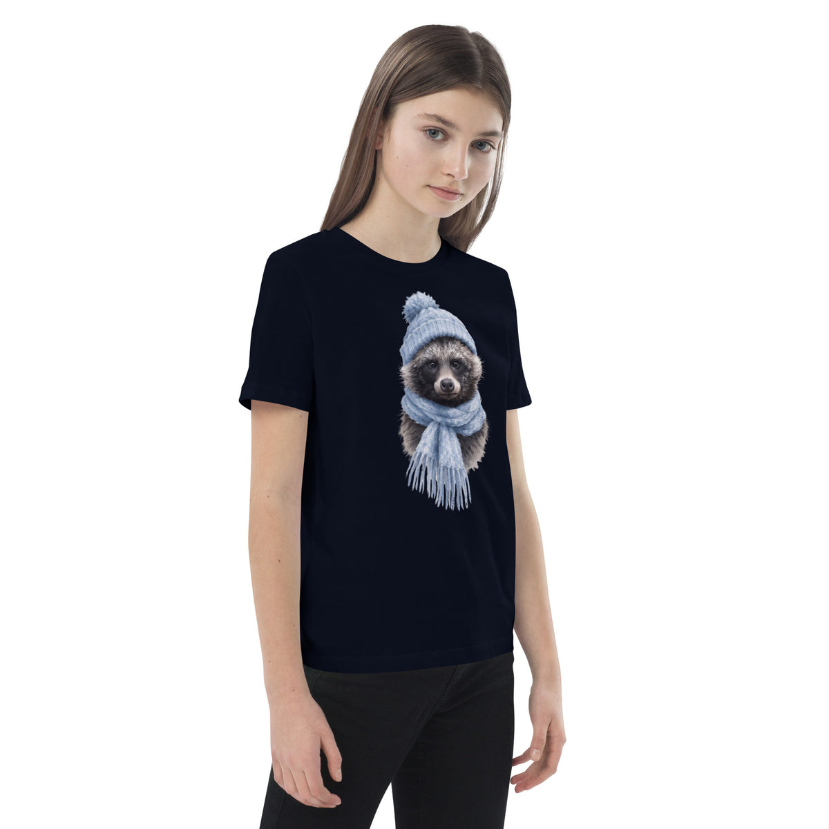 Side view of a girl wearing the sustainable Annette Thome Marttinen x Novapuro Nordic organic kids t-shirt in French Navy
