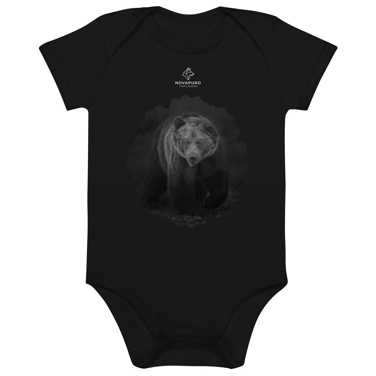 A black organic cotton baby bodysuit featuring a Nordic bear design, an adorable and sustainable collaboration between Novapuro and Auli Leivonen.