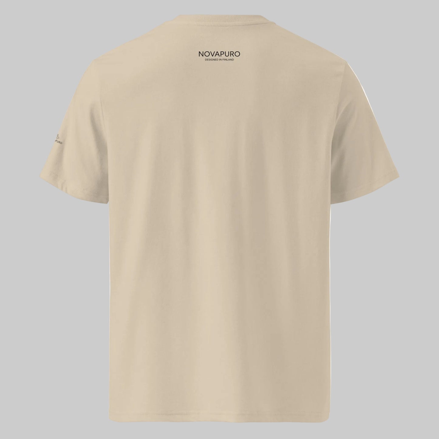 Model wearing the sandy beige Desert Dust Novapuro Archipelago Breeze organic cotton t-shirt with minimalist line art