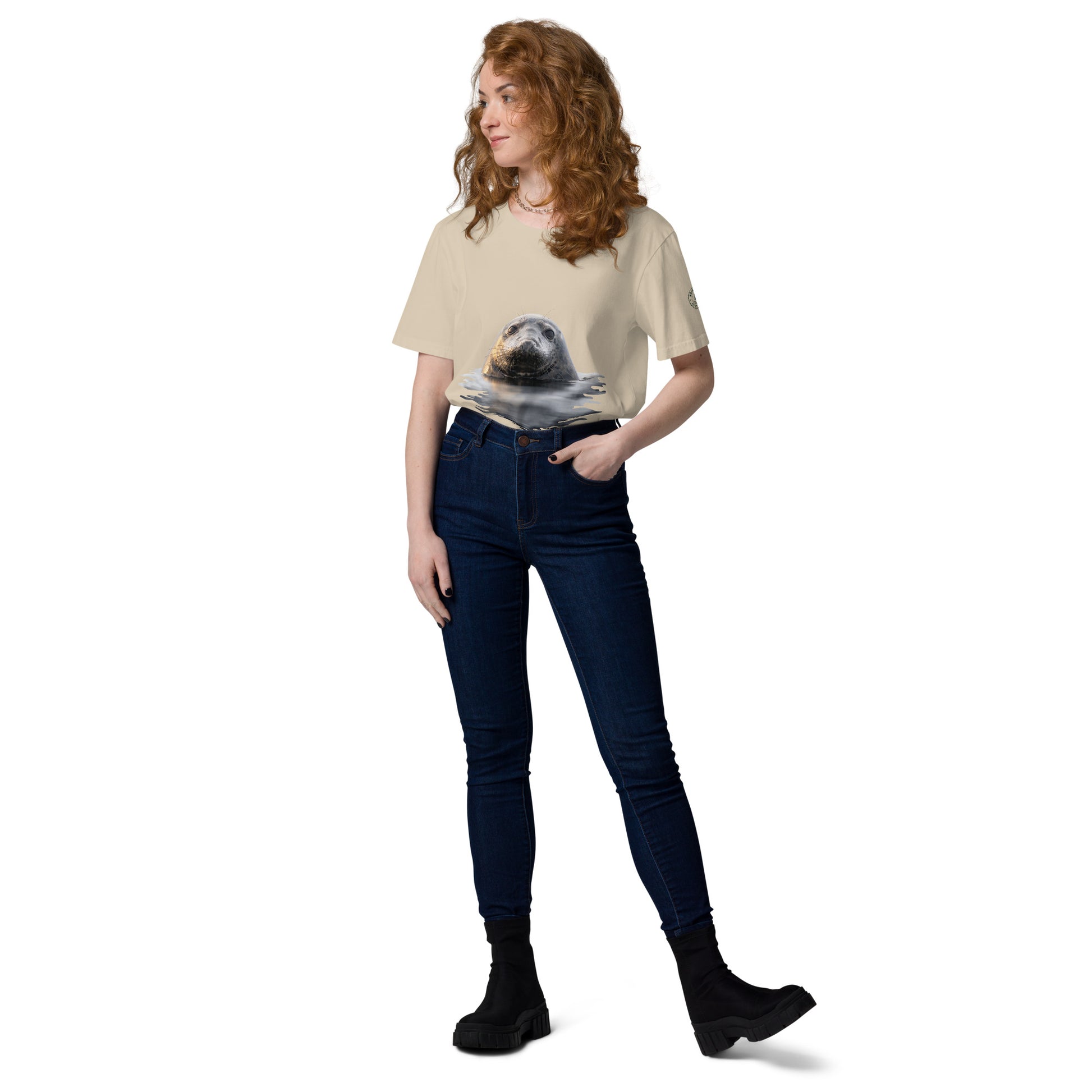Elevate your style with the Jetro Luhtaa x Novapuro Saimaa Ringed Seal organic t-shirt. A premium, eco-friendly tee featuring rare Finnish wildlife.