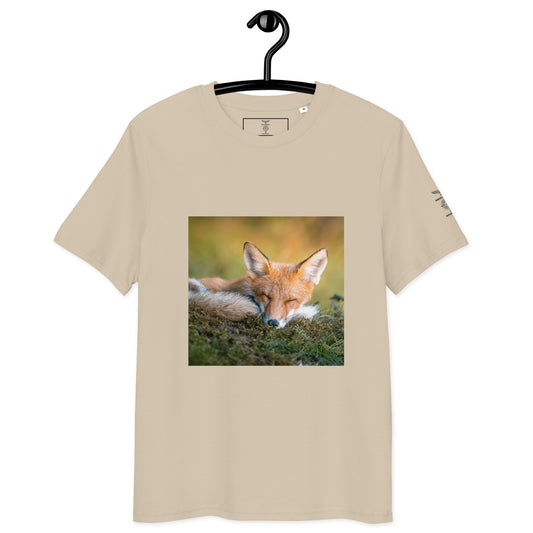 Front view of a person wearing the minimalist organic cotton t-shirt from the Mikko Monto x Novapuro collection.