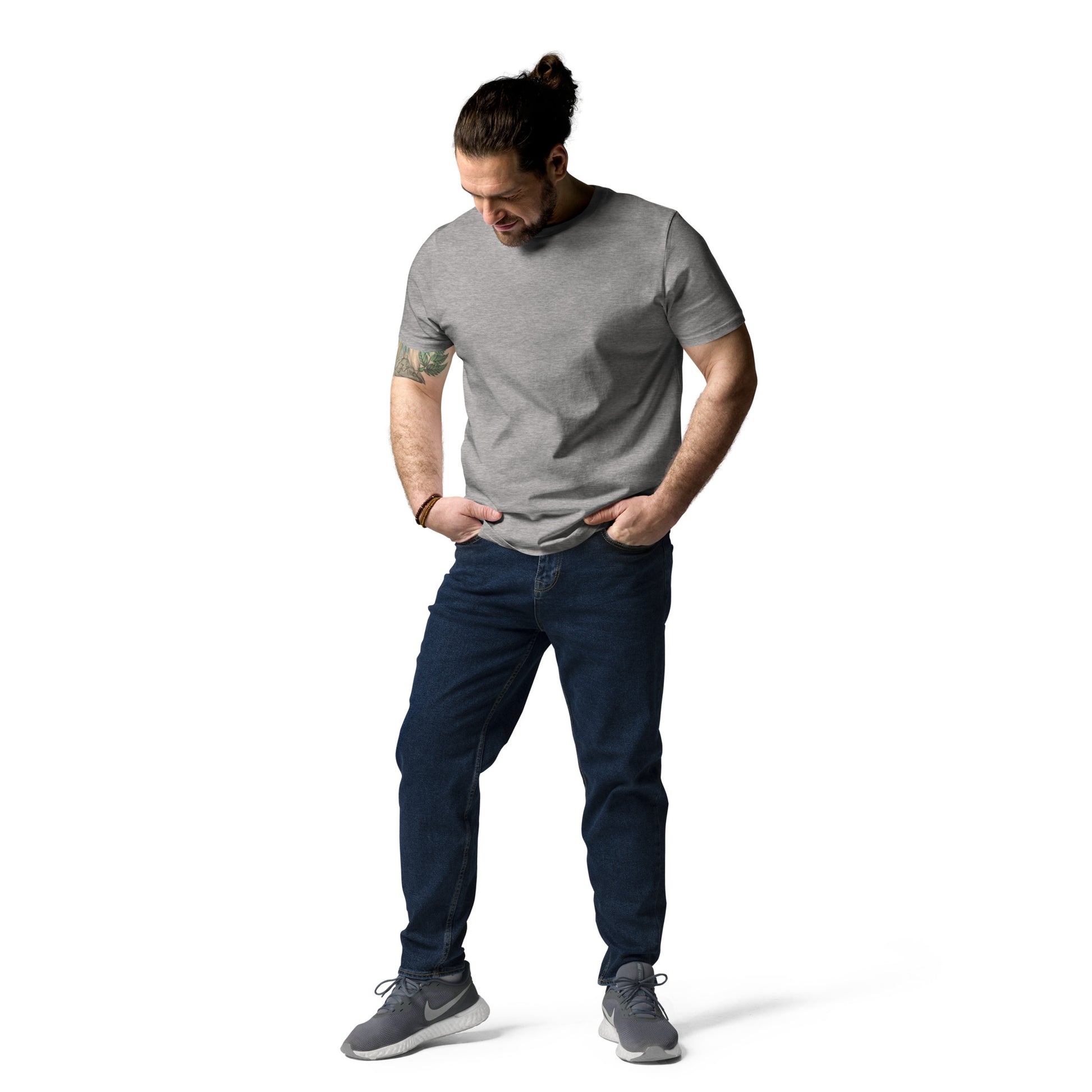 Front view of a male model wearing the eco-friendly grey Novapuro organic cotton t-shirt.